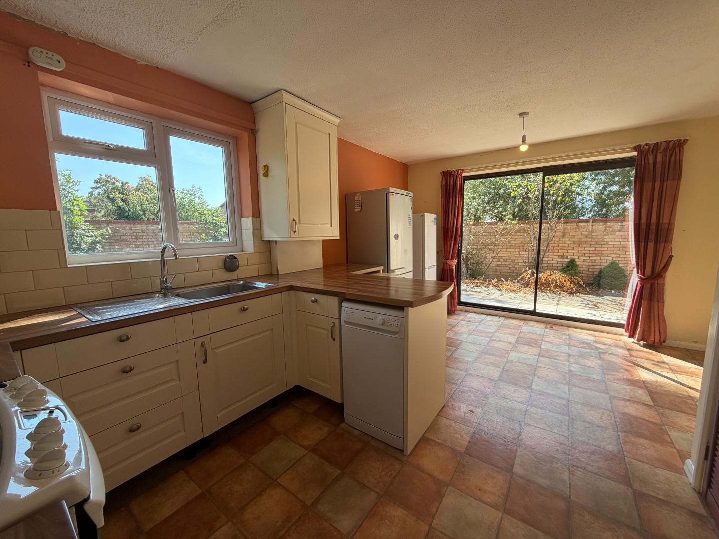 House Tavistock Close in Woburn Sands