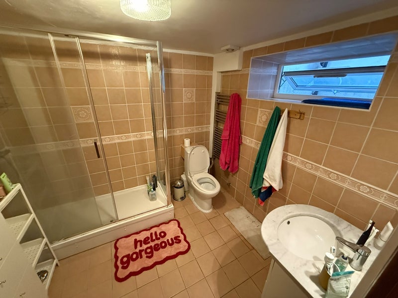 Room Racton Road in Greater London