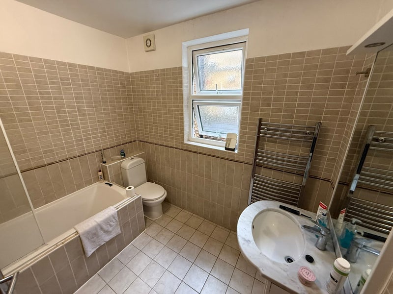 Room Racton Road in Greater London