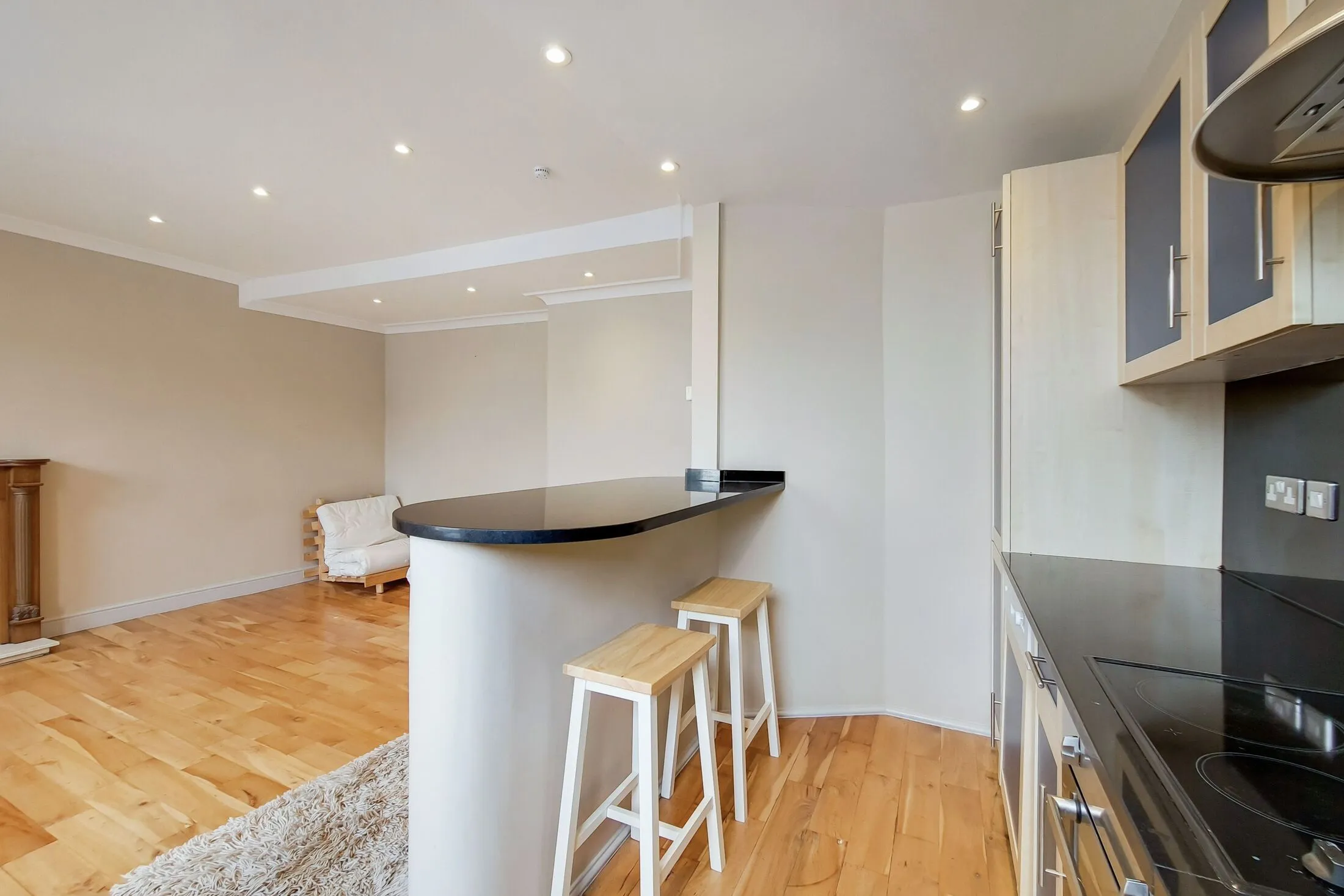 Flat Queen's Gate Terrace in Greater London