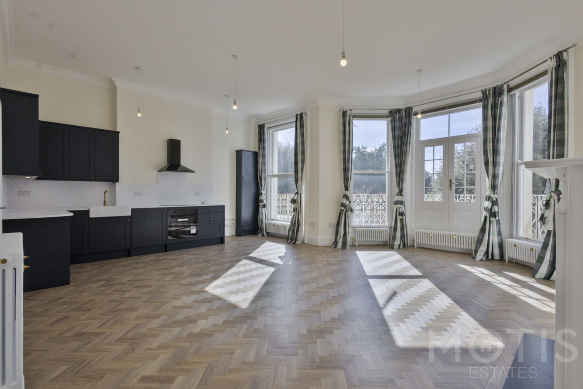 Flat Clifton Gardens in Folkestone and Hythe District