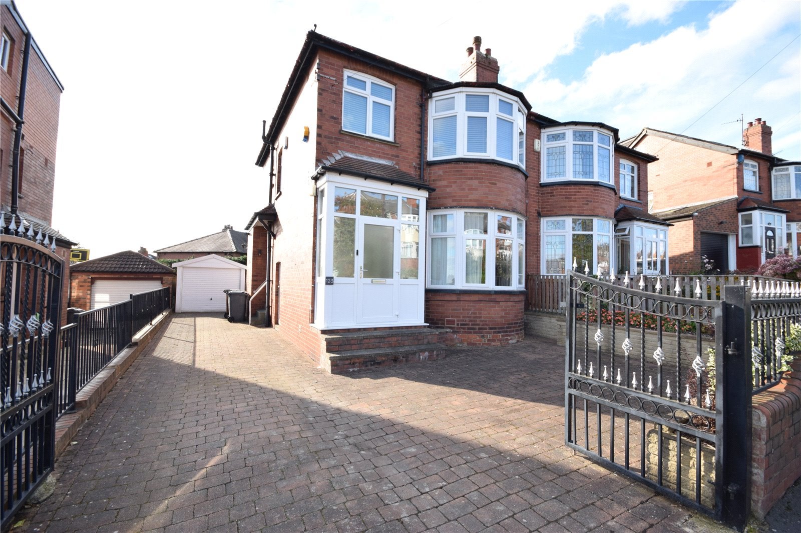 House Montagu Avenue in Leeds