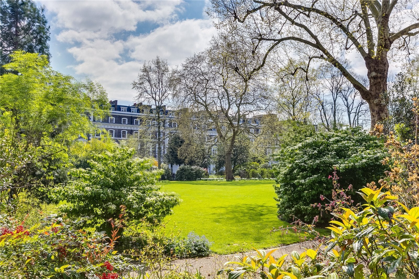 Flat Onslow Square in Greater London