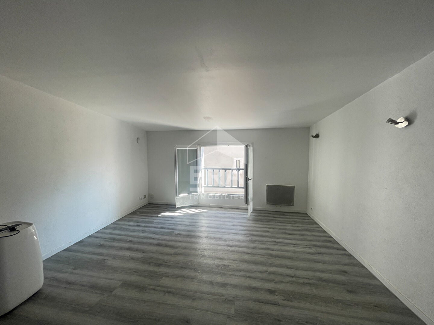 Flat Route de Rognes in Saint-Cannat