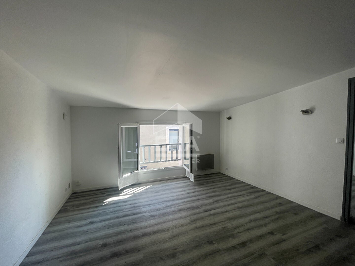 Flat Route de Rognes in Saint-Cannat
