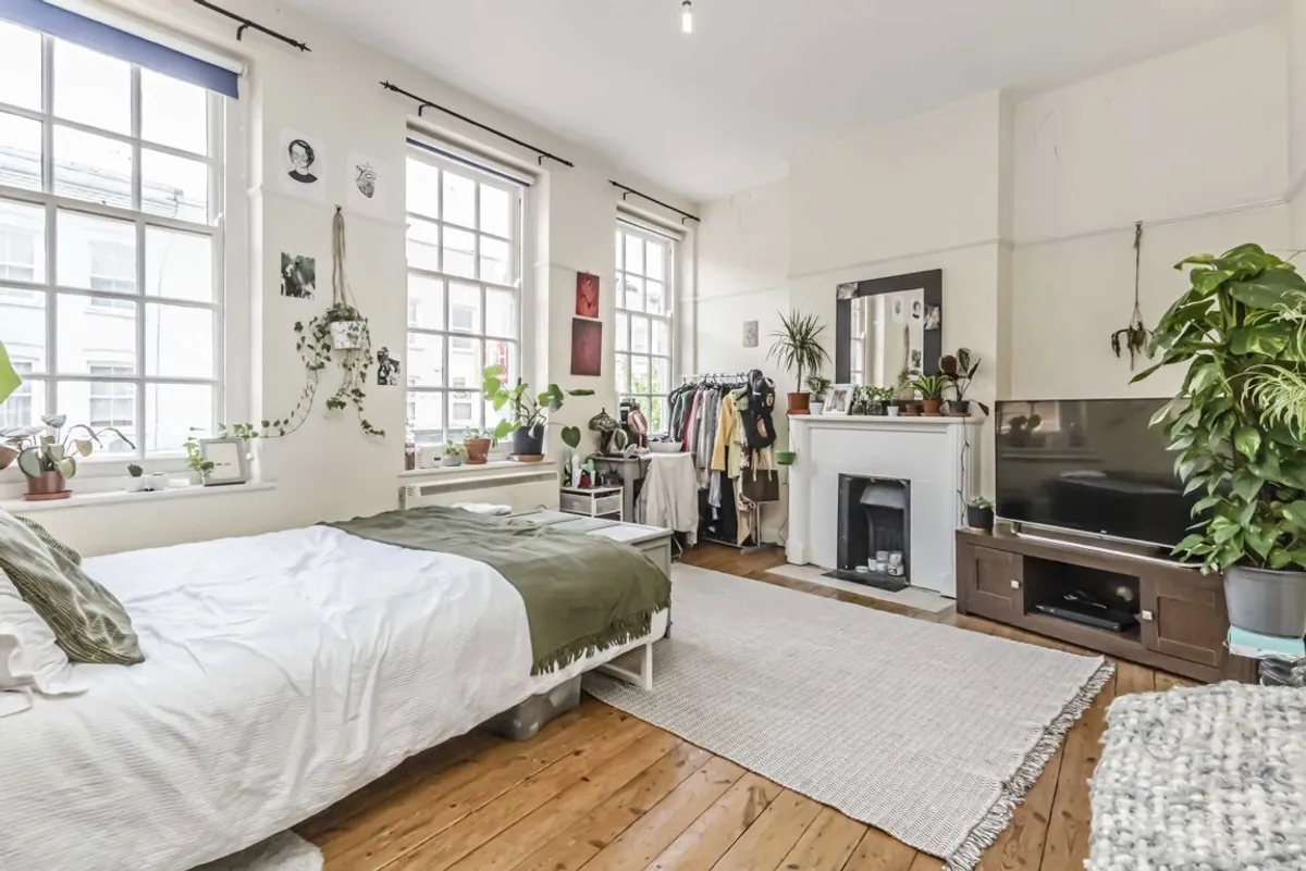 Room Castle Street in Greater London