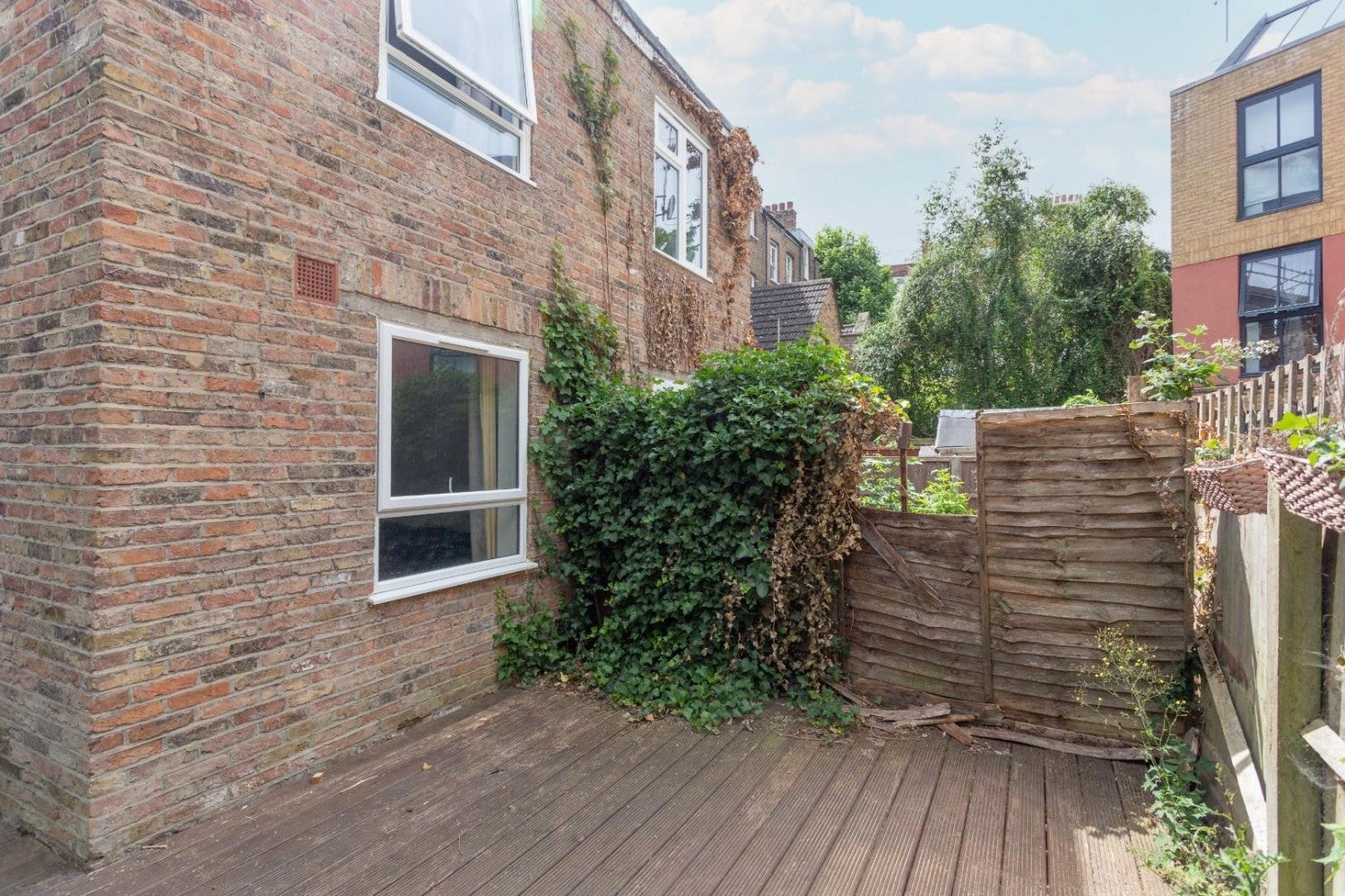 Flat Lowfield Road in Greater London