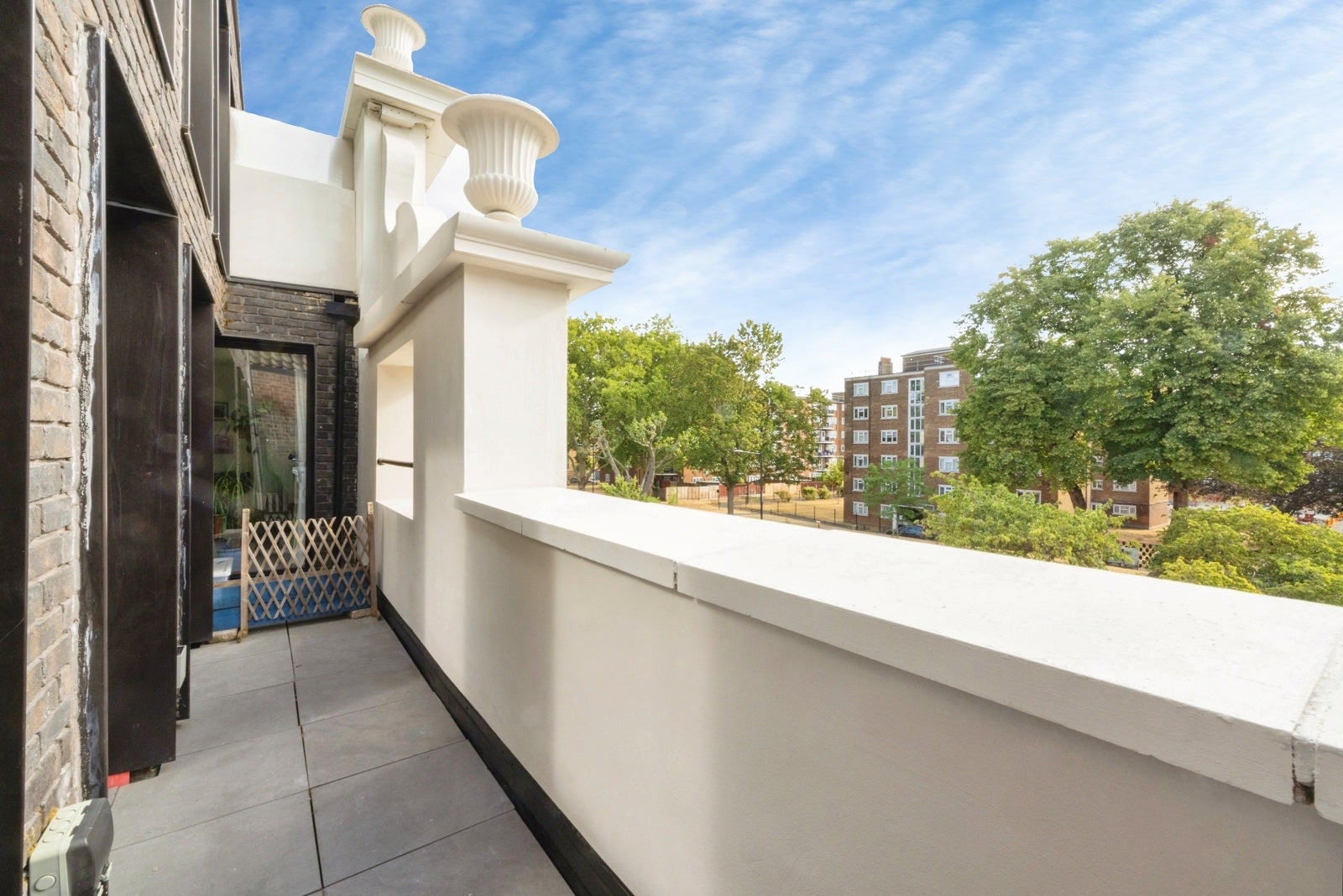 Flat Pitfield Street in Greater London
