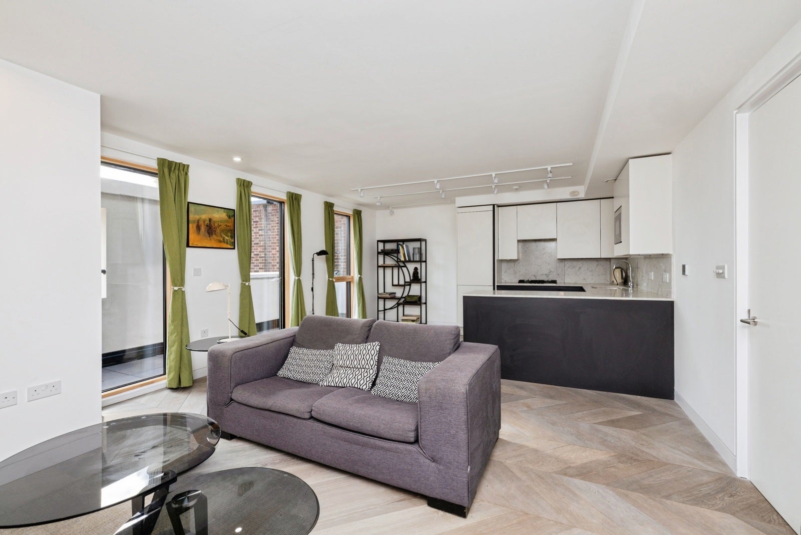 Flat Pitfield Street in Greater London