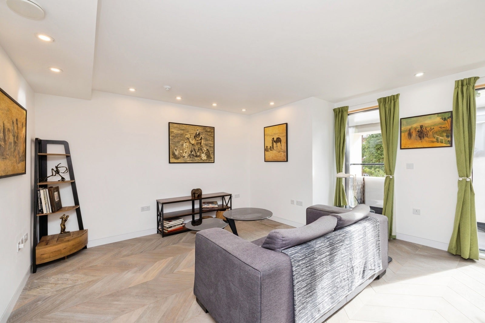 Flat Pitfield Street in Greater London