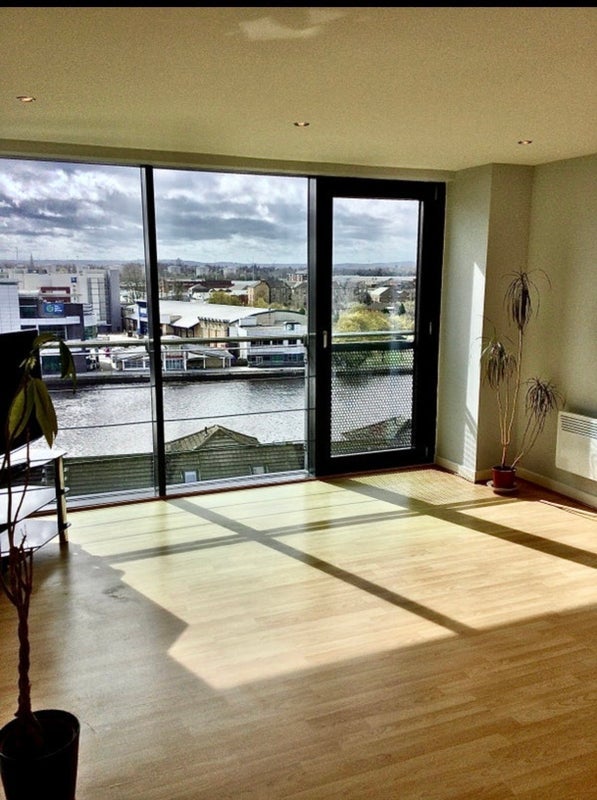Room Lancefield Quay in Glasgow