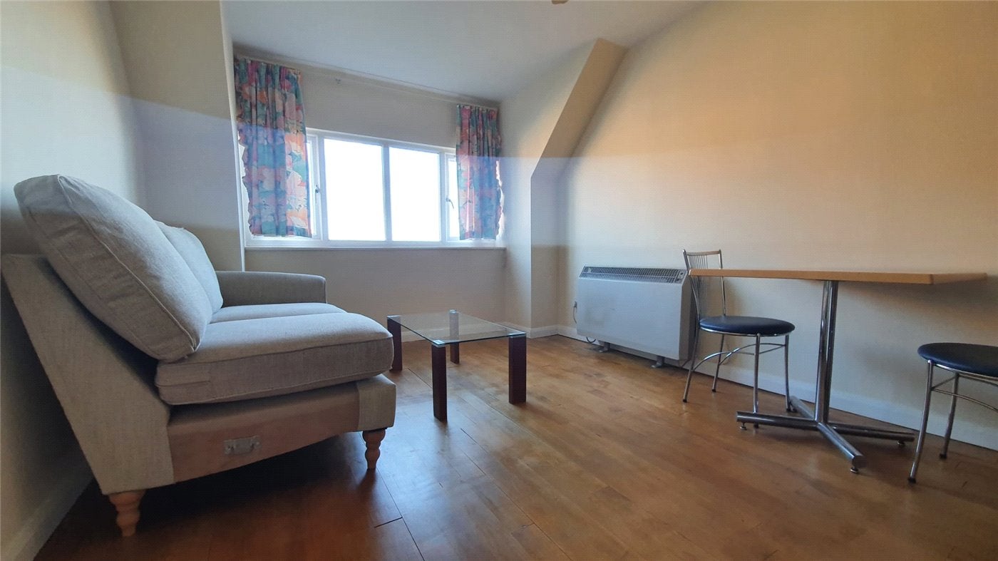 Flat Fairholme Road in Greater London