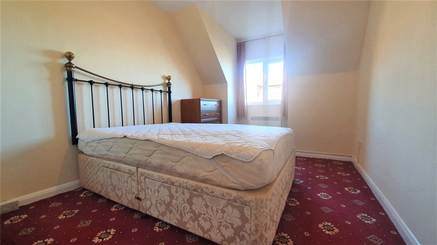 Flat Fairholme Road in Greater London