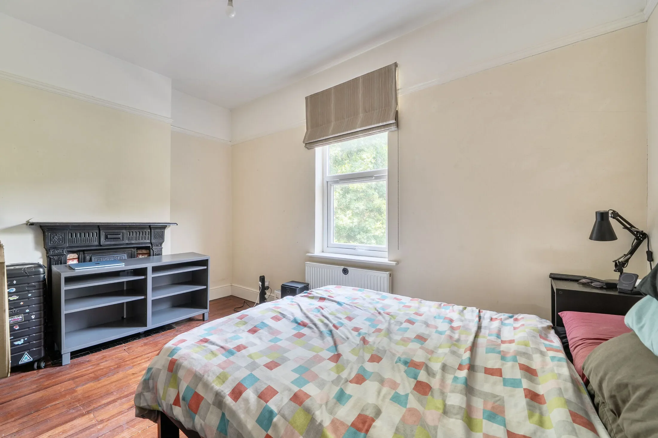 Flat Dollis Park in Greater London