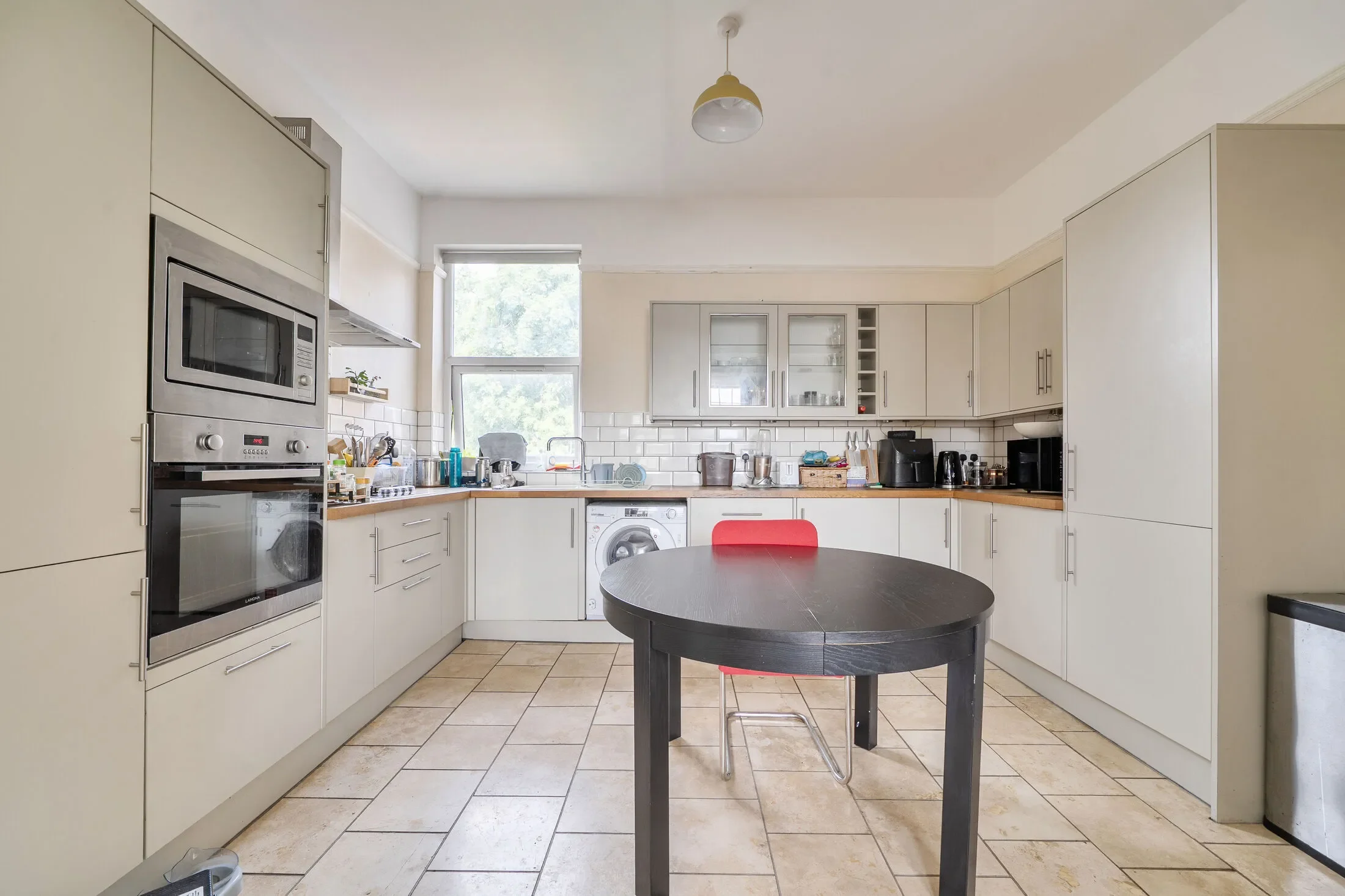 Flat Dollis Park in Greater London