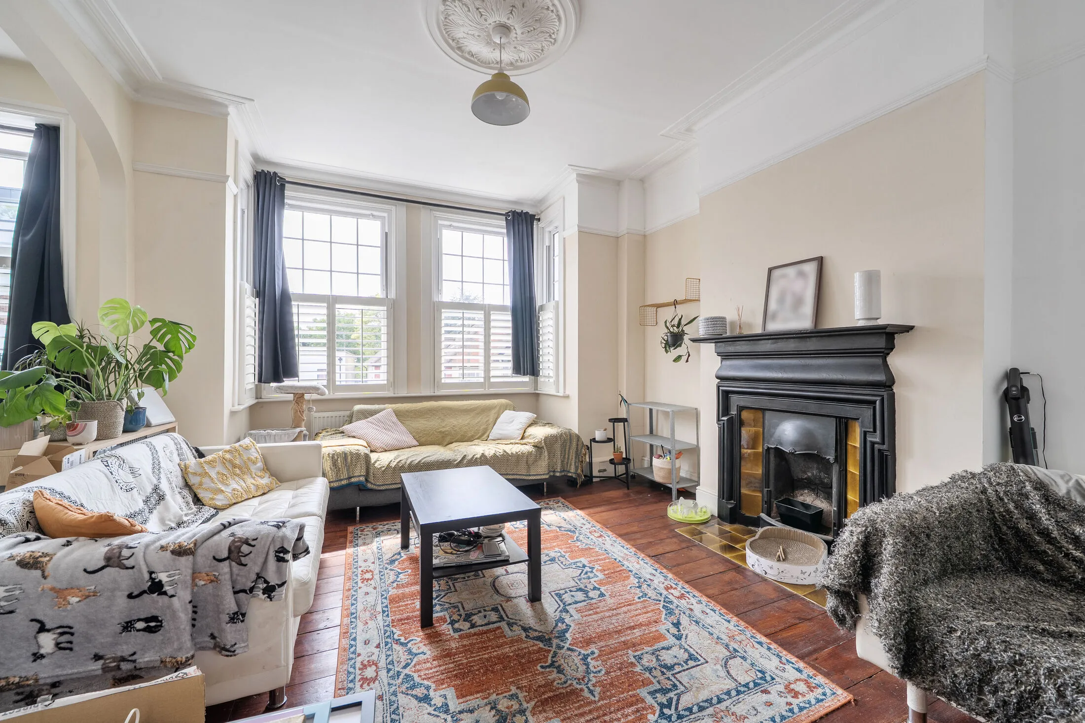 Flat Dollis Park in Greater London
