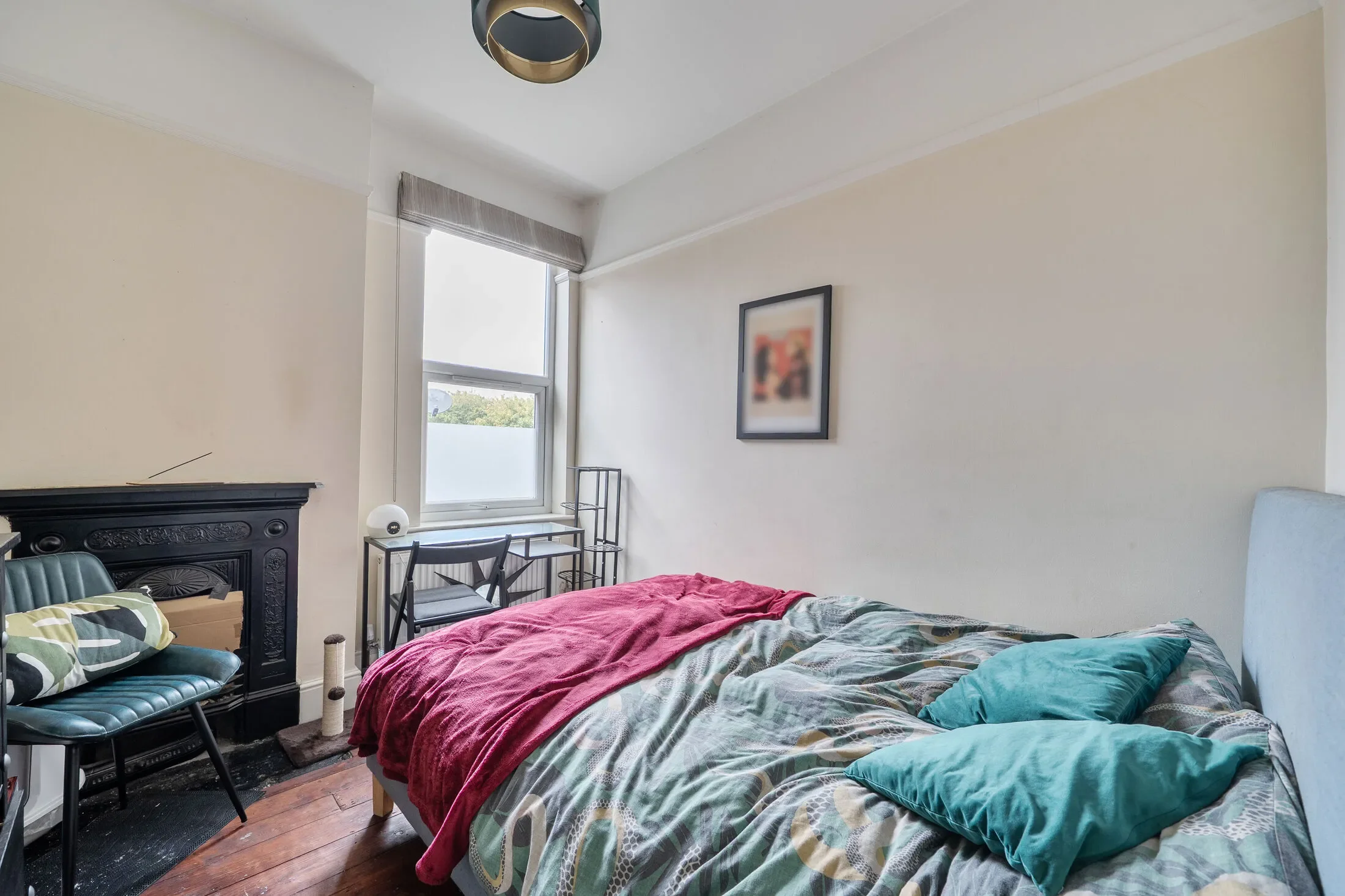 Flat Dollis Park in Greater London