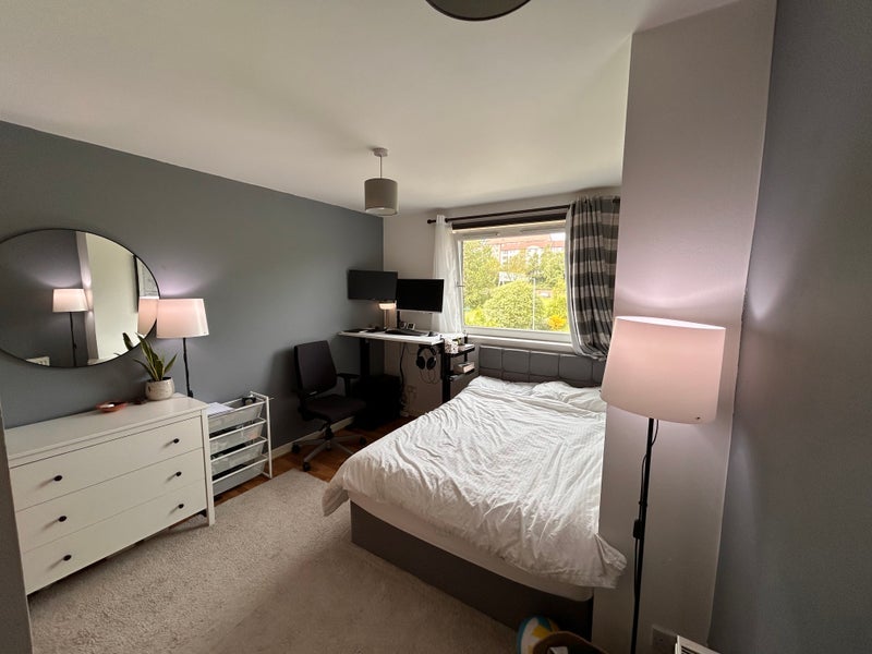 Room Firpark Court in Glasgow