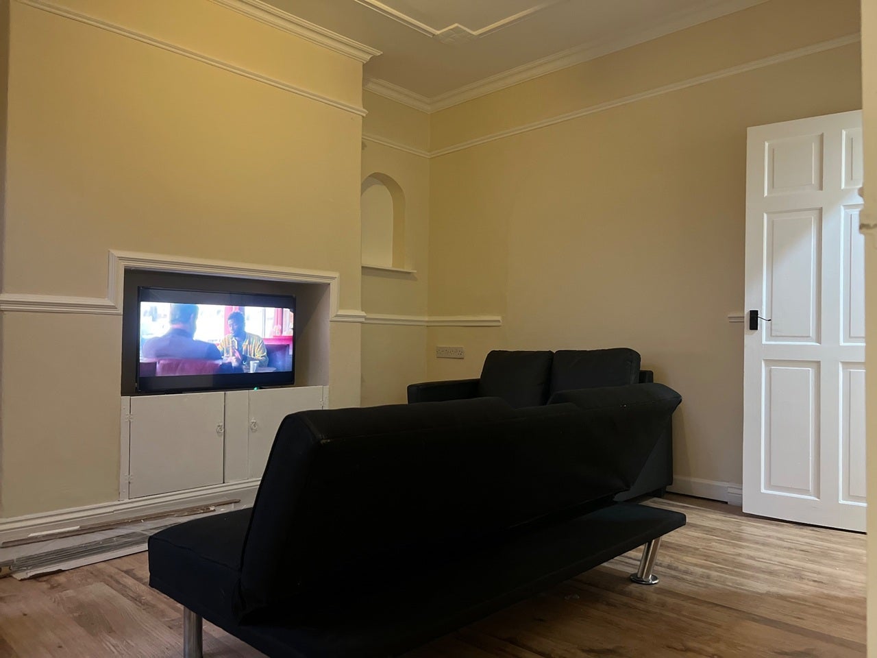 Room Mottram Road in Tameside