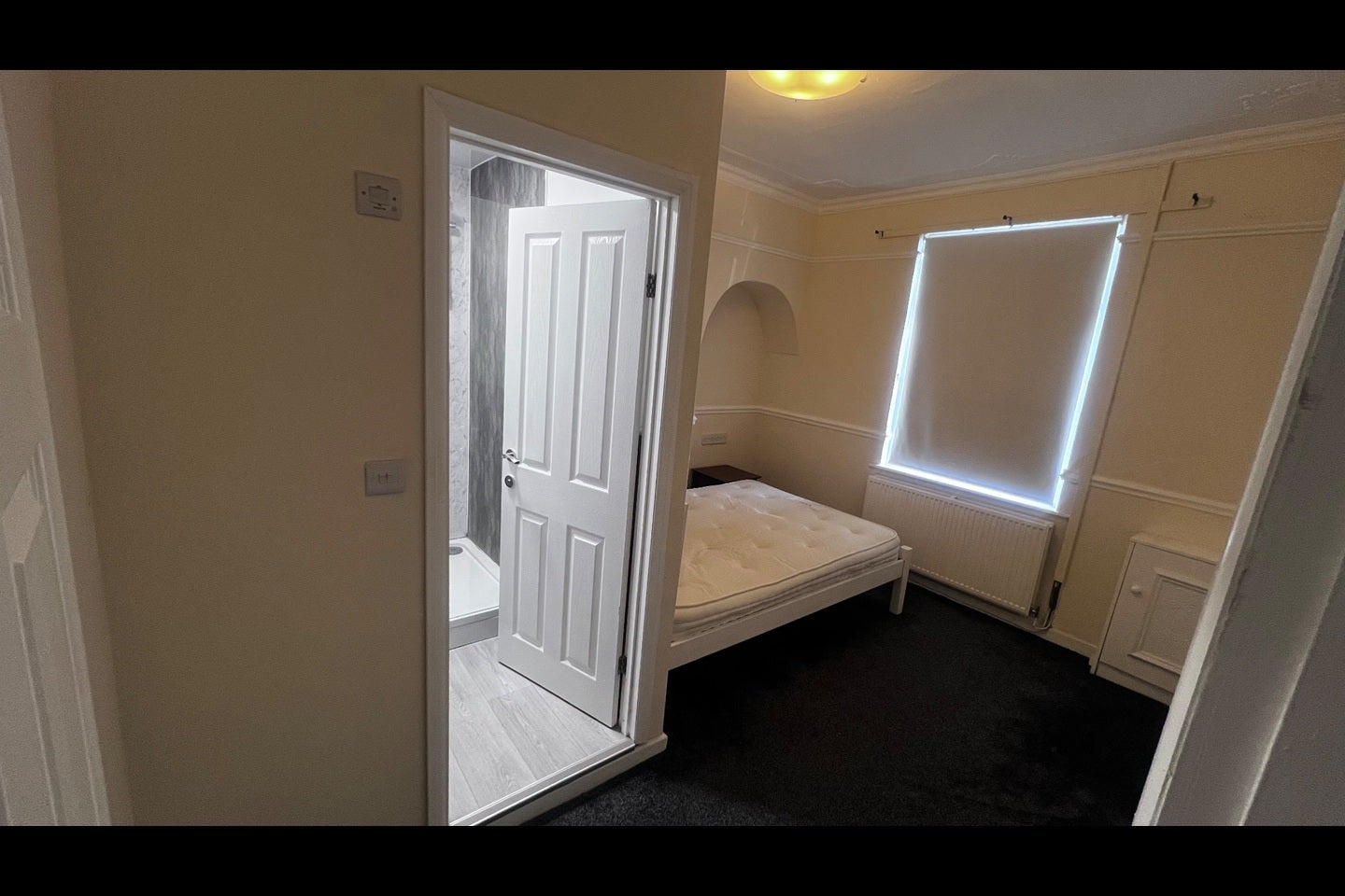 Room Mottram Road in Tameside