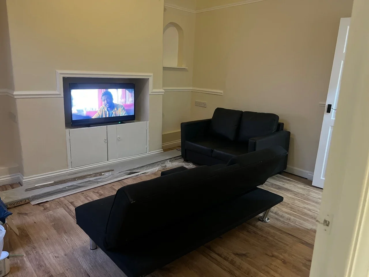 Room Mottram Road in Tameside