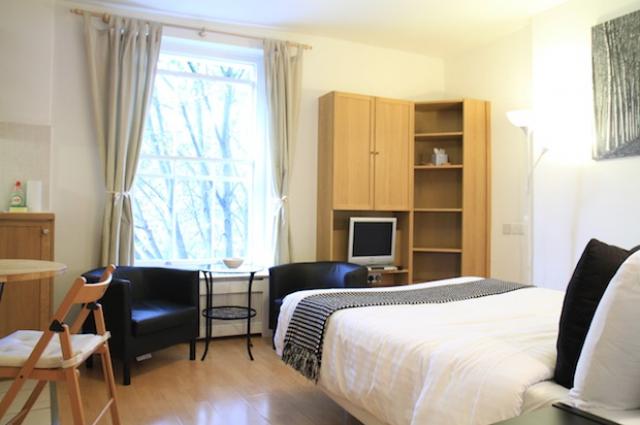 Flat Cartwright Gardens in Greater London