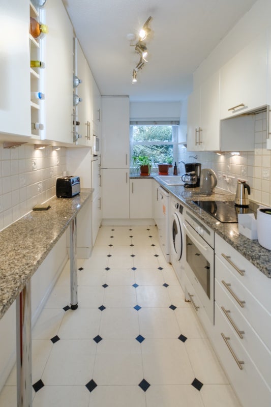 Flat Thorney Crescent in Greater London