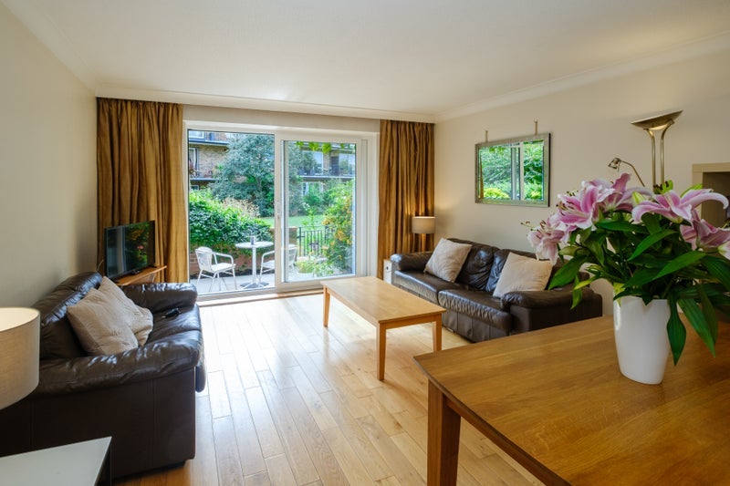 Flat Thorney Crescent in Greater London