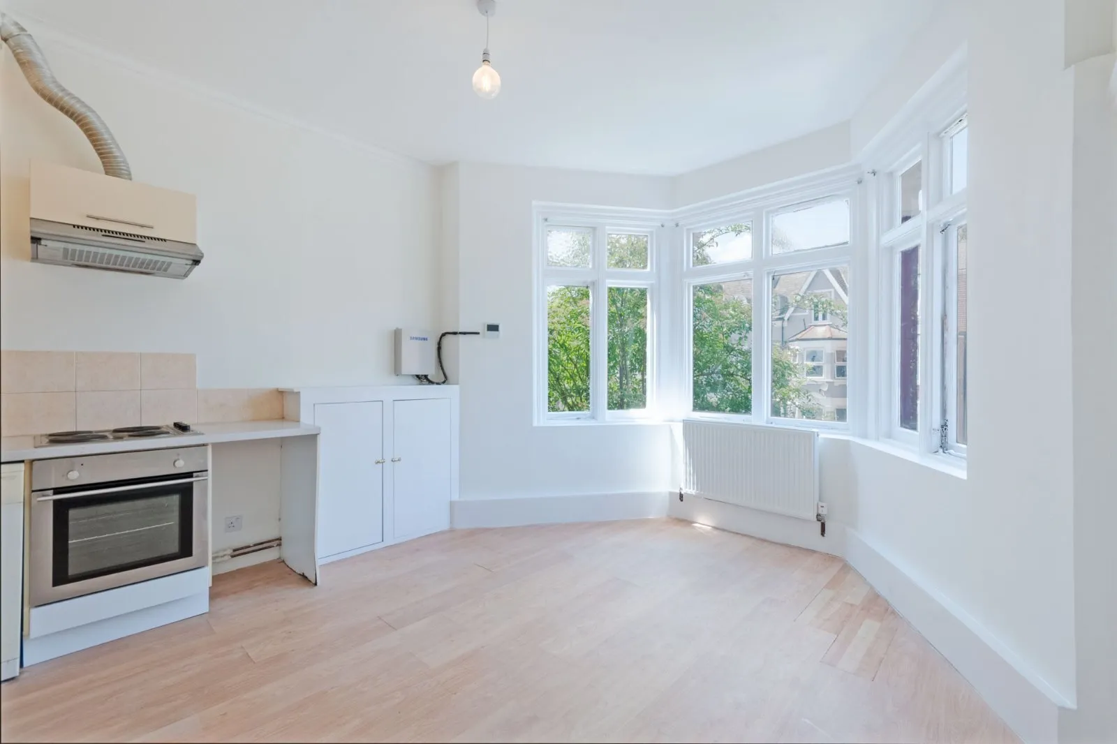 Flat Chichele Road in Greater London