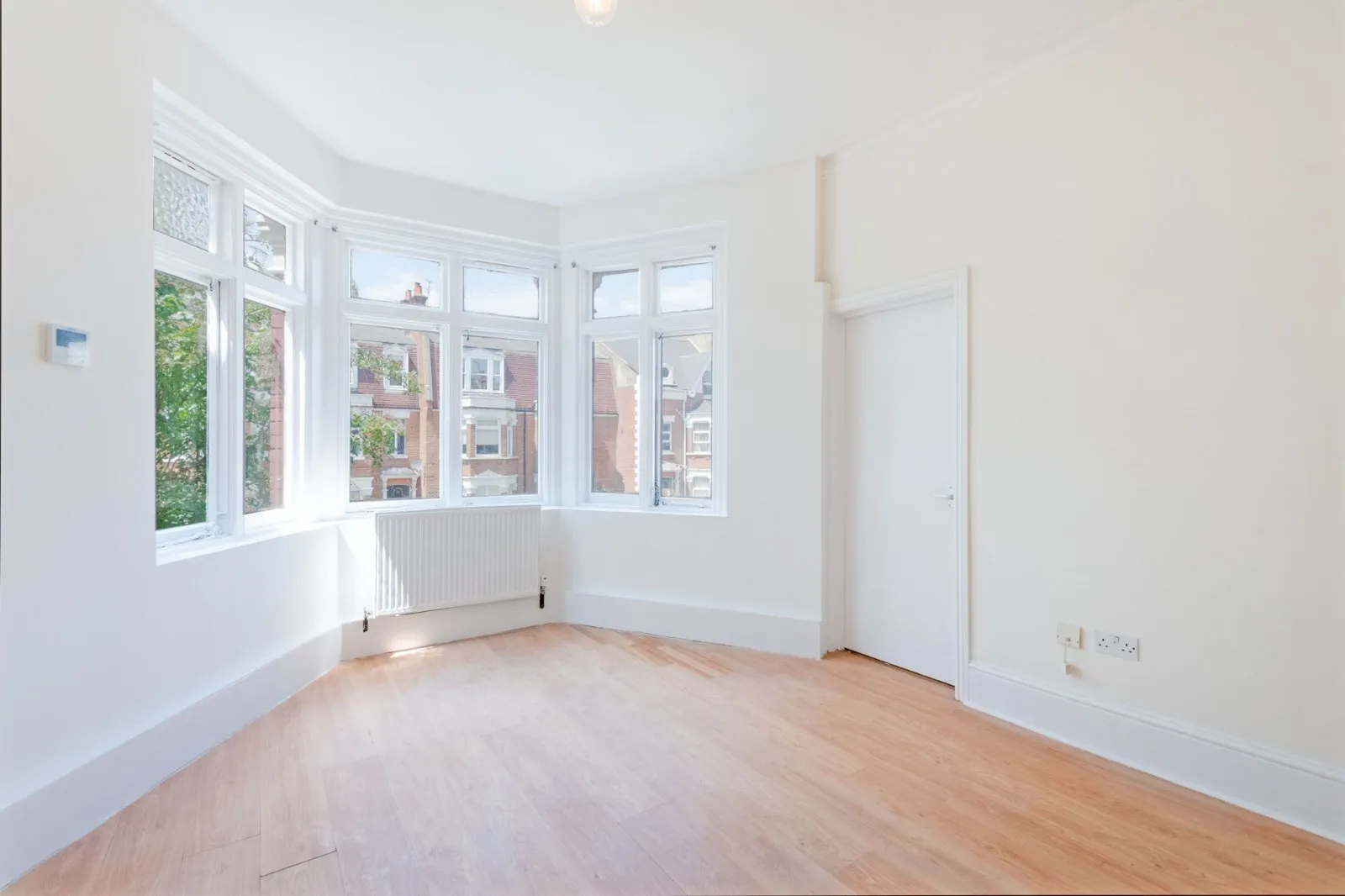 Flat Chichele Road in Greater London