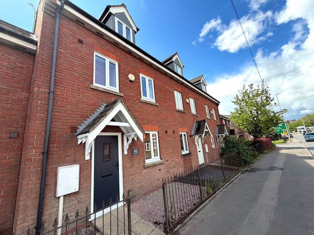 House SEVEN ACRES CLOSE in East Staffordshire