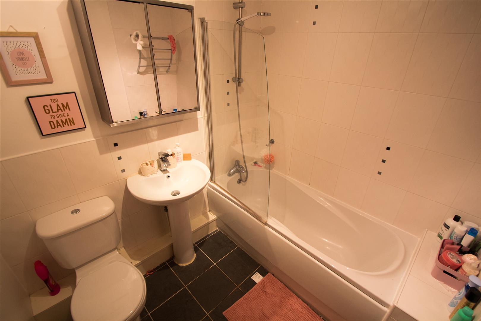 Flat Regency Court in Leeds