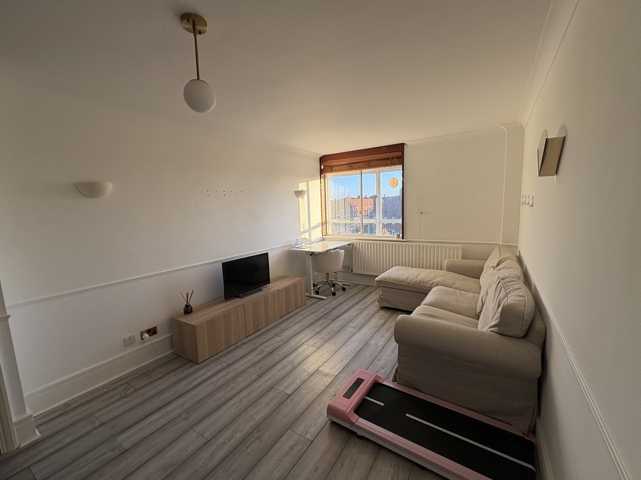 Flat Hopton Road in Greater London