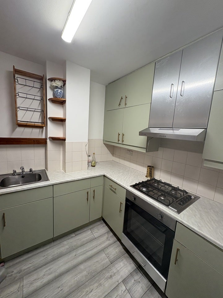 Flat Hopton Road in Greater London