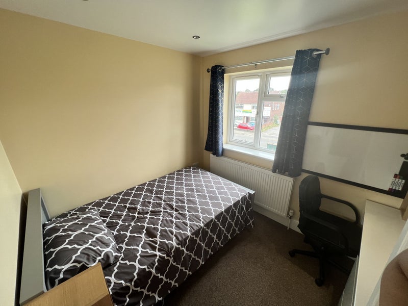 Room Torrington Avenue in Coventry