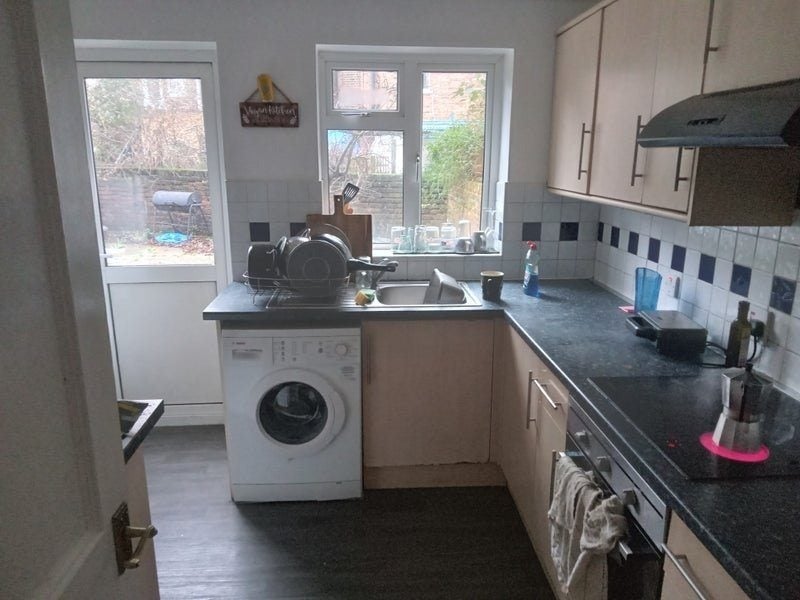 Room Foulden Road in Greater London