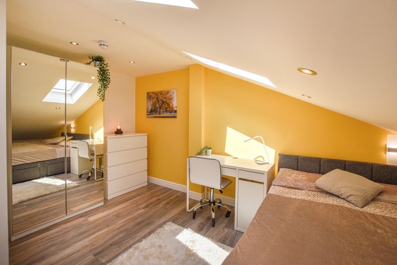 Room Bury New Road in Whitefield