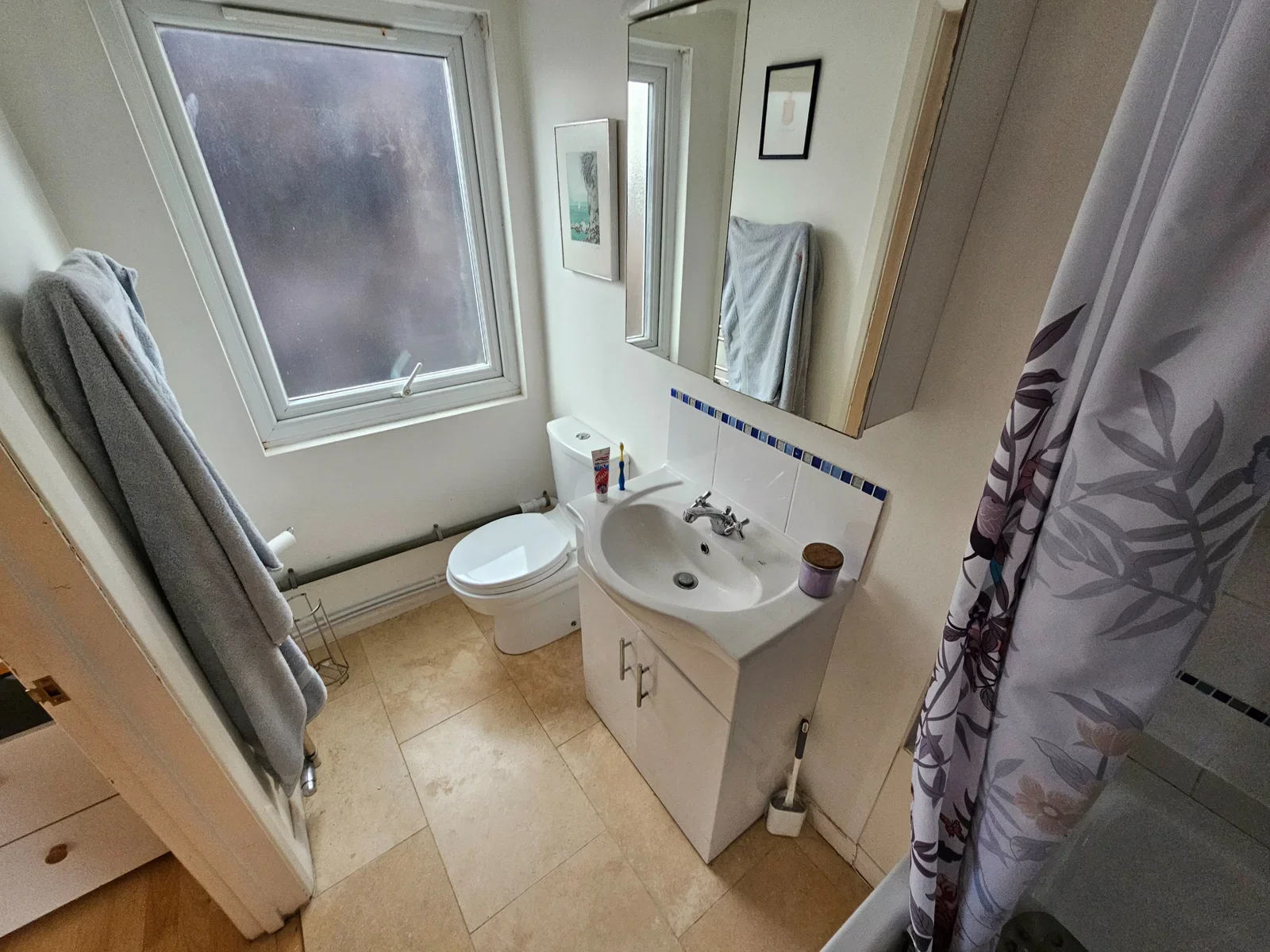 Room Arterial Road Purfleet in Purfleet-on-Thames