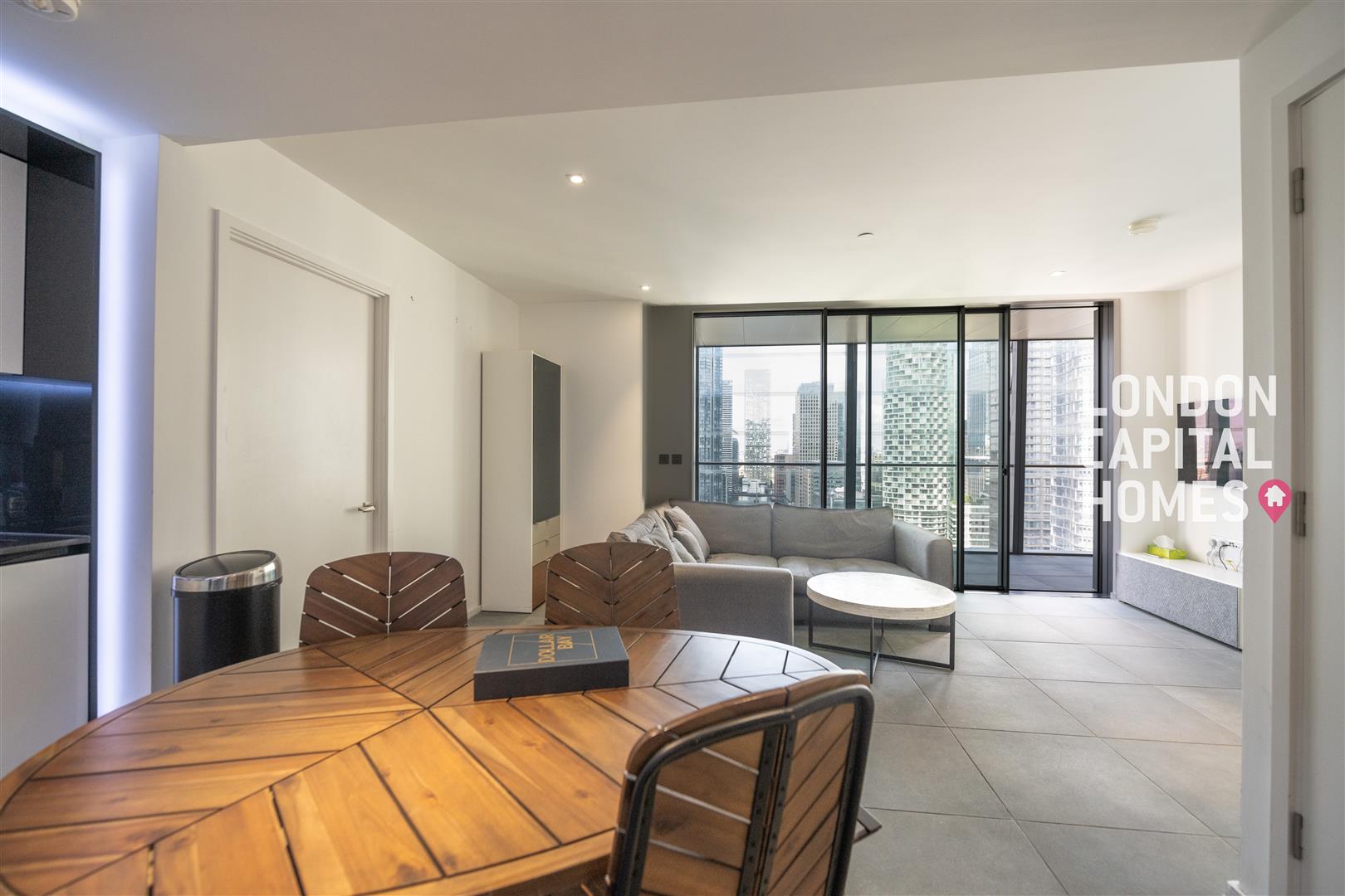 Flat Dollar Bay Place in Greater London