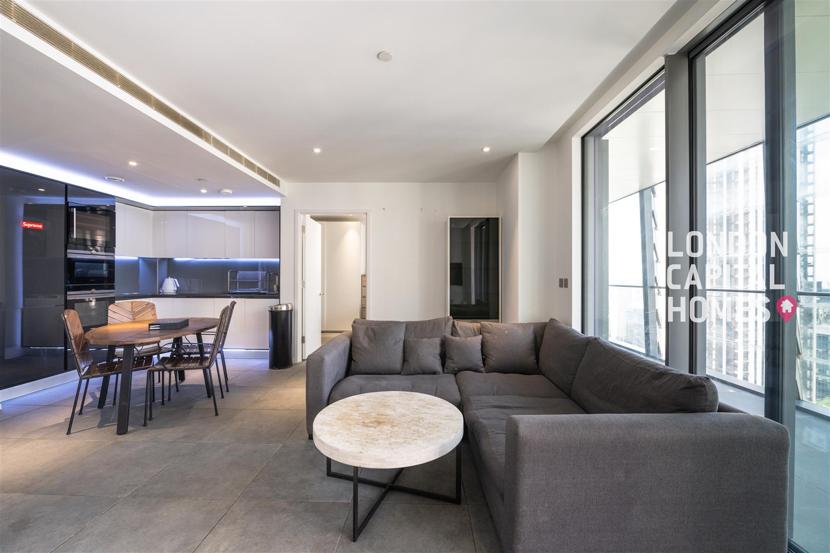 Flat Dollar Bay Place in Greater London