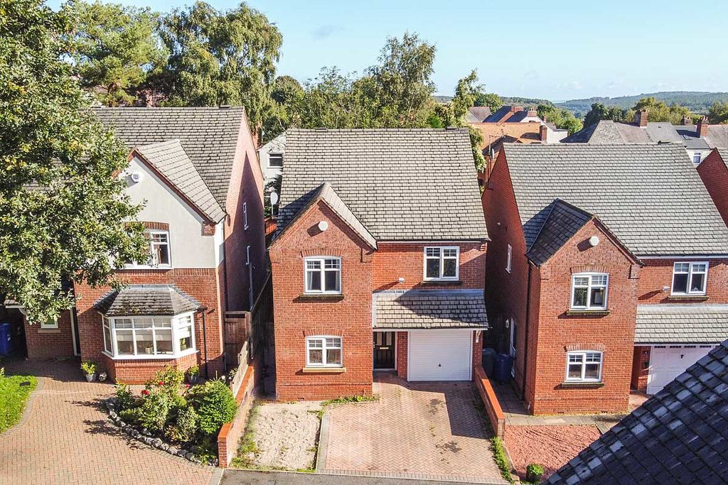 House Oakdene Close in Cannock Chase