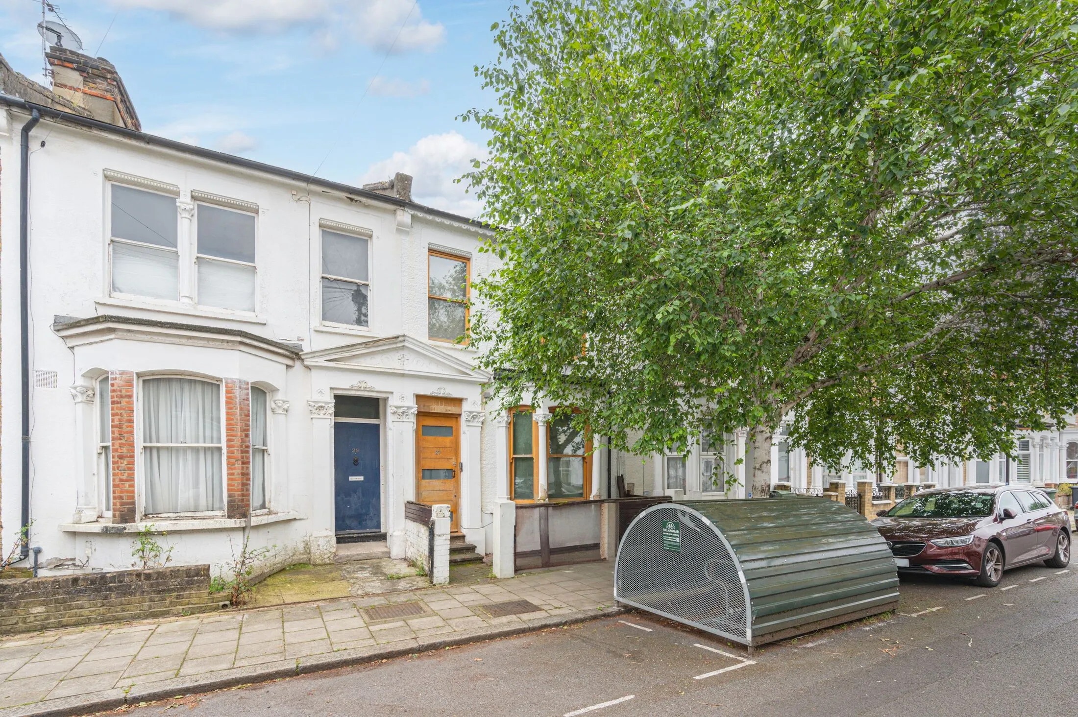 Flat Tintern Street in Greater London