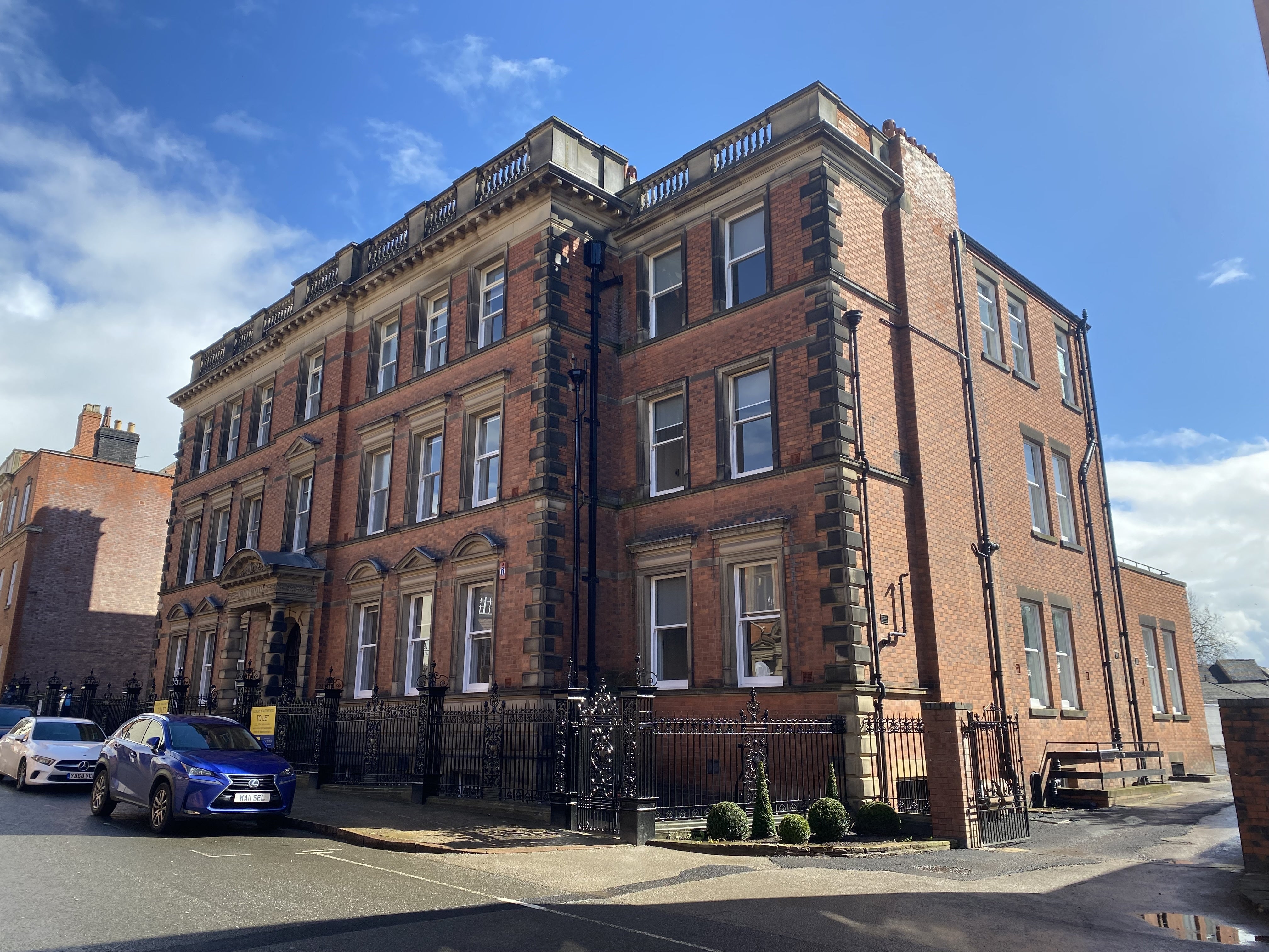 Flat Saint Mary's Gate in Derby