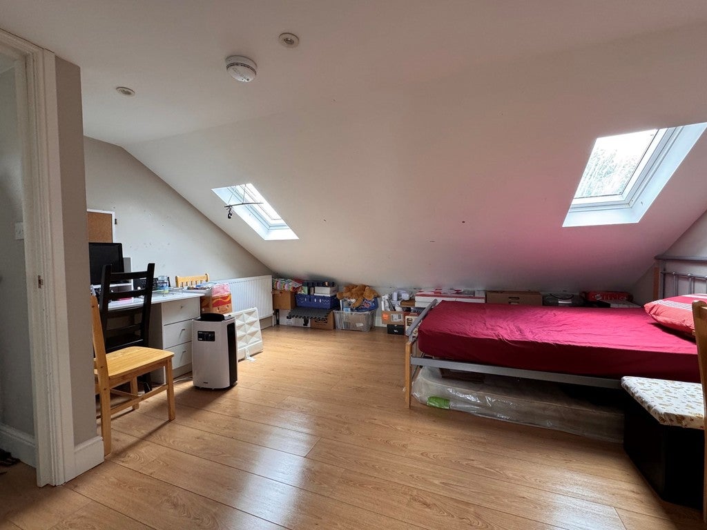 Flat Maidstone Road in Greater London