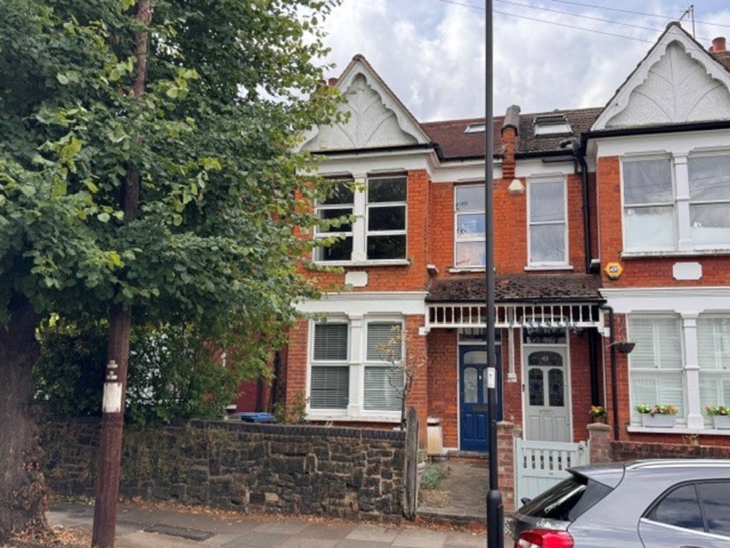 Flat Maidstone Road in Greater London