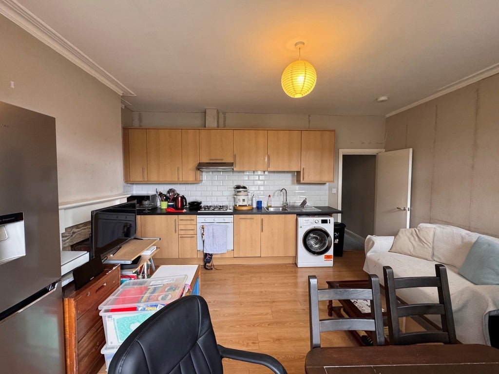 Flat Maidstone Road in Greater London