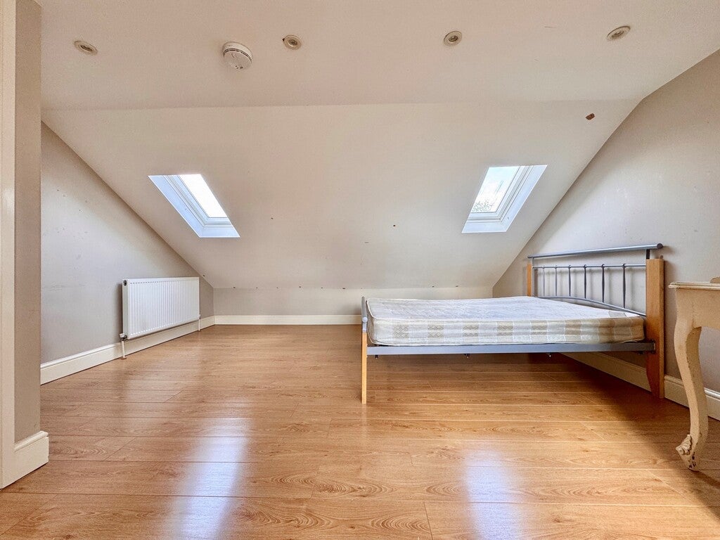 Flat Maidstone Road in Greater London