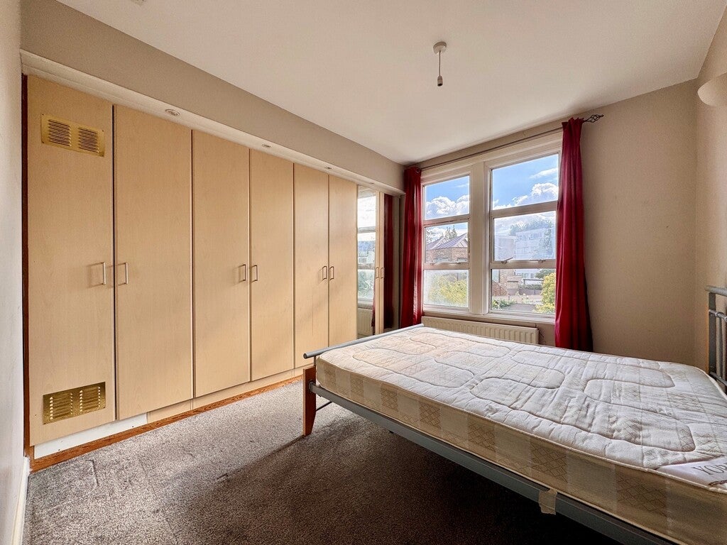 Flat Maidstone Road in Greater London