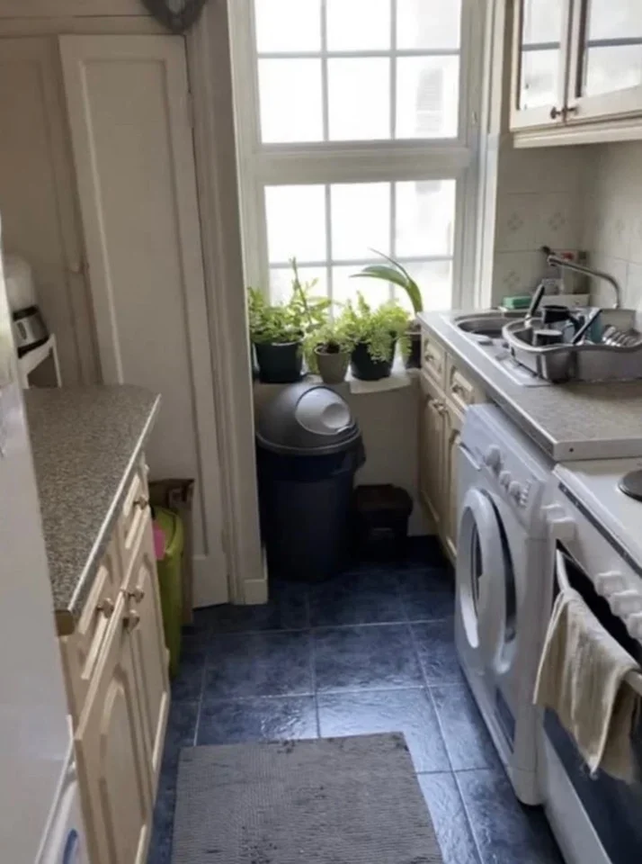 Room West Barnes Lane in Greater London