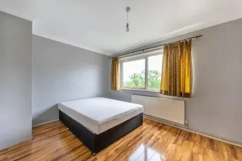 Flat Sunnydene Gardens in Greater London